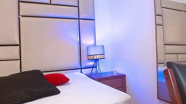 alejandra loppez online show from February 4, 7:42 pm