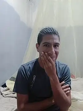 Rodrigohernan19 online show from May 17, 9:17 am