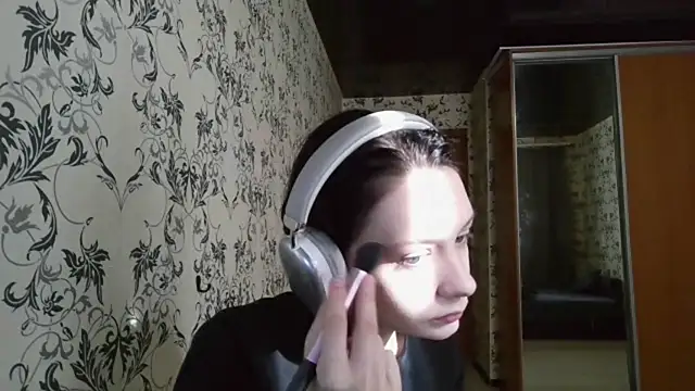 LxayBloom online show from March 29, 5:29 am