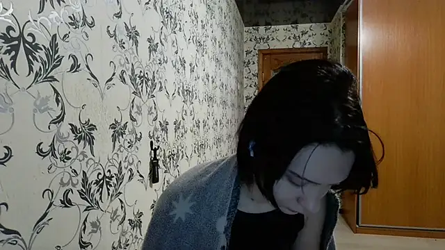 LxayBloom online show from April 21, 12:45 am