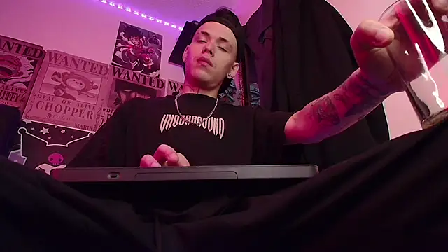 Anhony Muscle online show from January 17, 7:50 pm