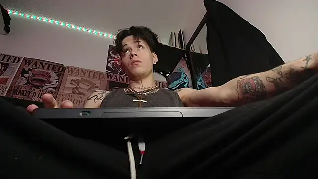 Anhony Muscle online show from February 6, 7:39 pm