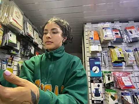 auroramooon online show from March 5, 11:01 pm