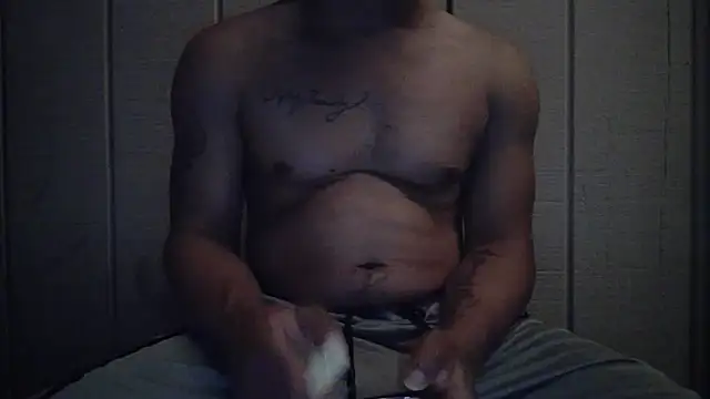 Snapshot of Lonelyboiatl chatting on May 9, 3:23 am Lonelyboiatl online show from May 9, 3:23 am