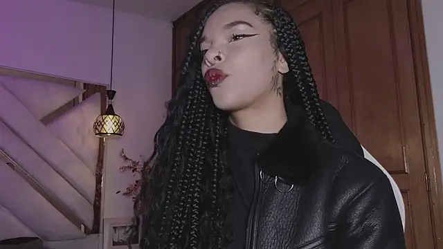 mia gatesvg online show from March 1, 3:19 am