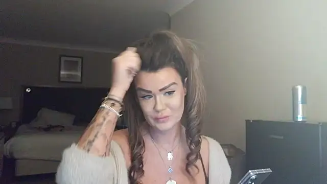 ScottishIvy online show from March 11, 4:46 pm