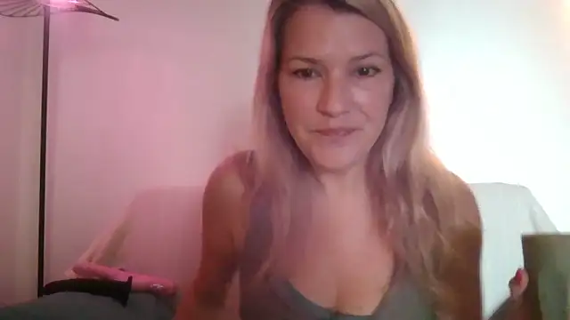 Pxetiteblonde1 online show from January 8, 11:23 am