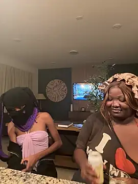 Snapshot of princesssukii chatting on August 8, 5:09 am princesssukii online show from August 8, 5:09 am