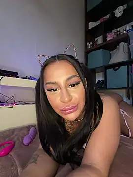 sweetxlayla online show from April 6, 9:43 am