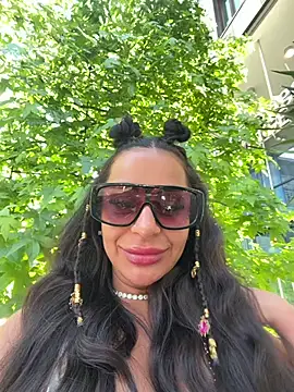 Snapshot of sweetxlayla chatting on June 15, 5:59 pm sweetxlayla online show from June 15, 5:59 pm