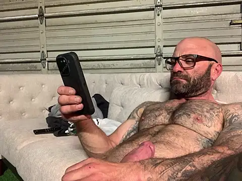 Snapshot of calimeatstick chatting on February 15, 8:05 pm calimeatstick online show from February 15, 8:05 pm