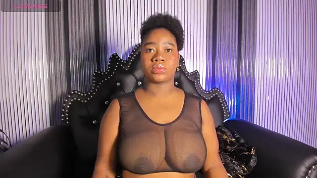 Snapshot of EbonyTanisha chatting on April 26, 2:20 am EbonyTanisha online show from April 26, 2:20 am