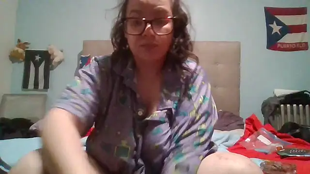 Snapshot of bellakay19 chatting on June 1, 6:26 am bellakay19 online show from June 1, 6:26 am