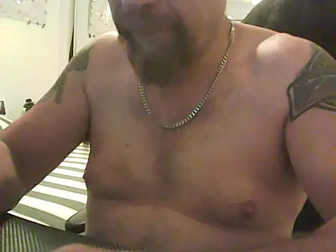 loudandproud online show from February 7, 7:56 am