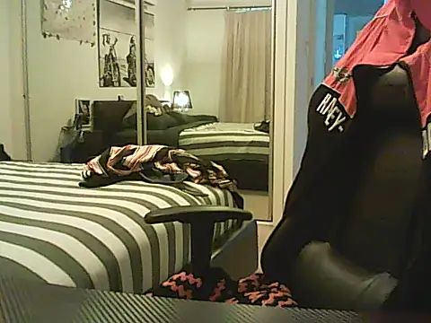 loudandproud online show from June 22, 5:37 am