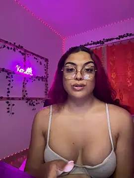 Snapshot of LaKendra97 chatting on May 17, 3:41 pm LaKendra97 online show from May 17, 3:41 pm