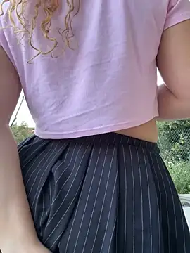 joanaguerreiru online show from April 25, 6:49 pm