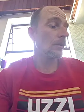 Snapshot of Layla-Mike chatting on March 7, 2:03 pm Layla-Mike online show from March 7, 2:03 pm