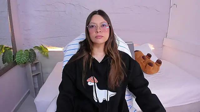 lanna 18  online show from April 14, 12:00 pm