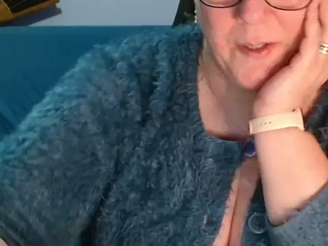 xmyriamx online show from April 19, 8:35 am