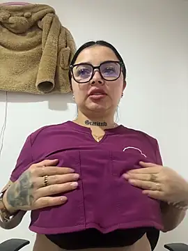 Snapshot of Mia__Bloom chatting on February 3, 11:59 am Mia Bloom online show from February 3, 11:59 am