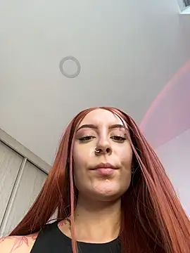 alesziarose  online show from June 7, 9:18 pm