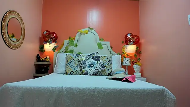 Dalila Najjar  online show from April 18, 2:43 pm