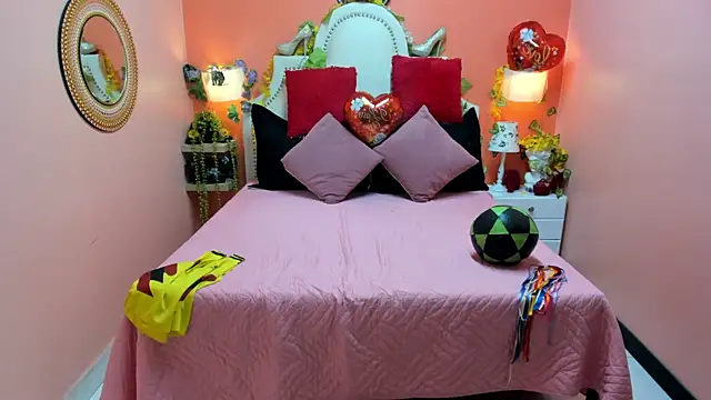 Dalila Najjar  online show from June 3, 2:33 pm
