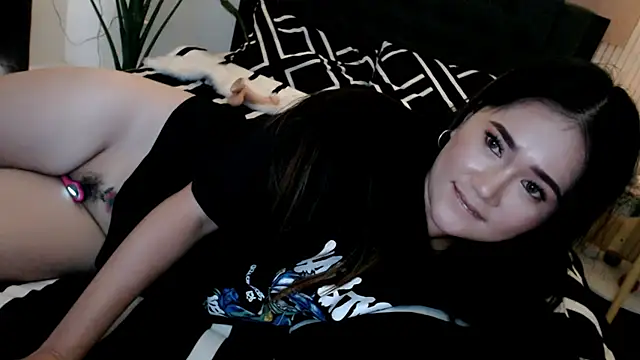 Snapshot of simplykhate chatting on June 8, 2:45 am simplykhate online show from June 8, 2:45 am