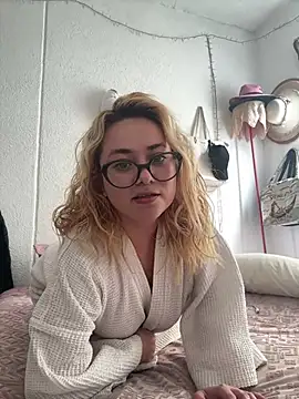 Lililuxx online show from February 28, 8:32 pm