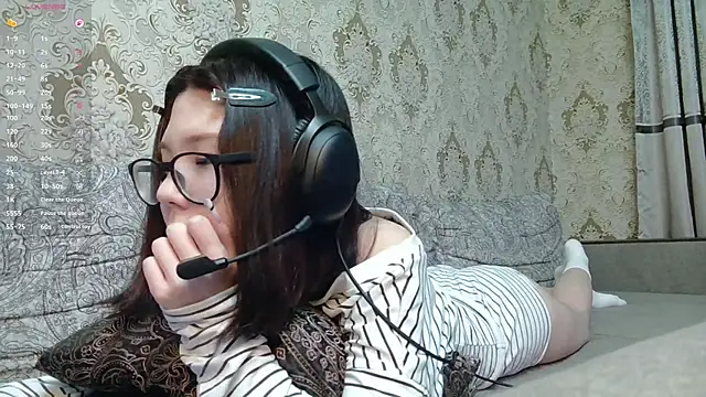 AprilOnilll online show from April 24, 5:15 pm