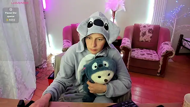 Lily Viola online show from April 9, 4:01 pm