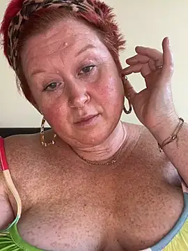 BustyRedxx online show from June 25, 8:30 am