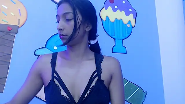 skinnysexzara18 online show from February 3, 1:26 am