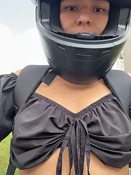 TaylorrHill online show from February 4, 6:58 pm