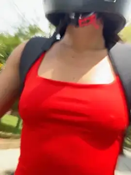 TaylorrHill online show from February 14, 6:26 pm