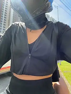 TaylorrHill online show from April 20, 2:31 pm