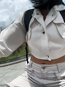 TaylorrHill online show from April 22, 5:58 pm