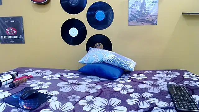 marcelasweet457 online show from April 16, 1:23 pm