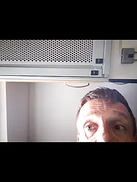 Snapshot of Erz84 chatting on December 5, 10:57 am Erz84 online show from December 5, 10:57 am
