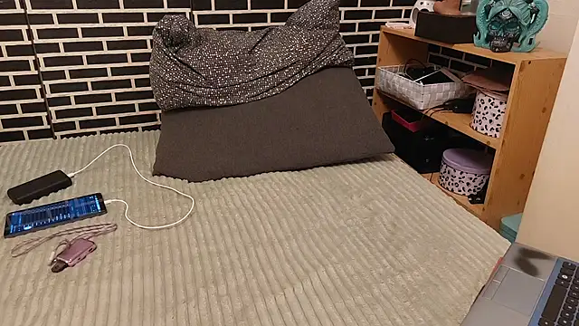 Spatgirl online show from March 8, 2:04 am