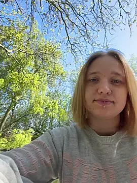 Spatgirl online show from April 24, 2:30 pm