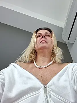 Amelia9798 online show from May 2, 9:14 am