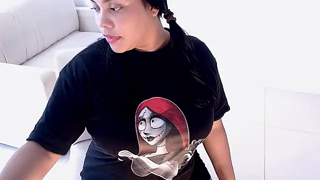 isabelateran online show from July 27, 7:10 pm