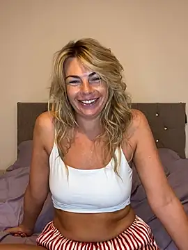 Snapshot of Scarlett_the_girlnextdoor chatting on July 26, 5:59 am Scarlett the girlnextdoor online show from July 26, 5:59 am