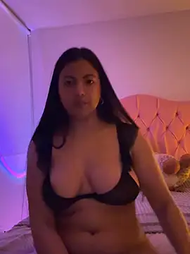 Snapshot of Nina_Belle chatting on February 28, 3:40 am Nina Belle online show from February 28, 3:40 am