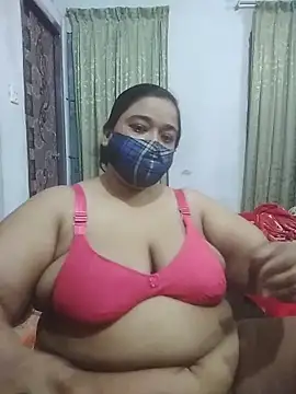 momo loves online show from April 19, 6:10 pm