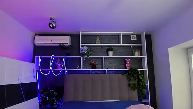 StephieRousee online show from February 25, 6:23 am