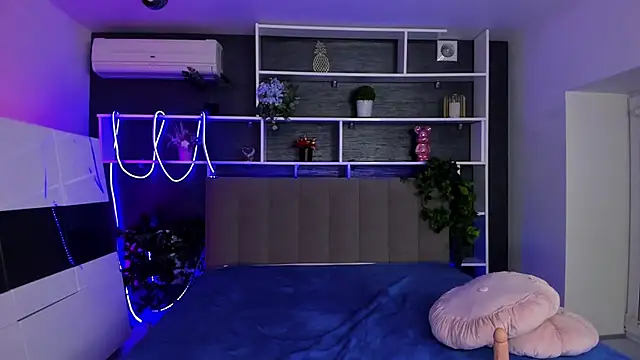 StephieRousee online show from February 25, 6:28 pm