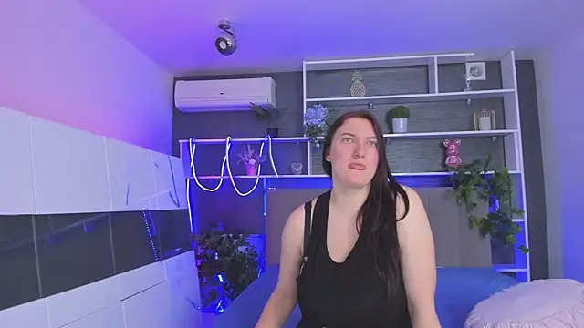 StephieRousee online show from April 25, 5:10 am